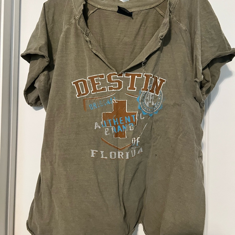 Destin v-neck Olive Green unisex Top size large